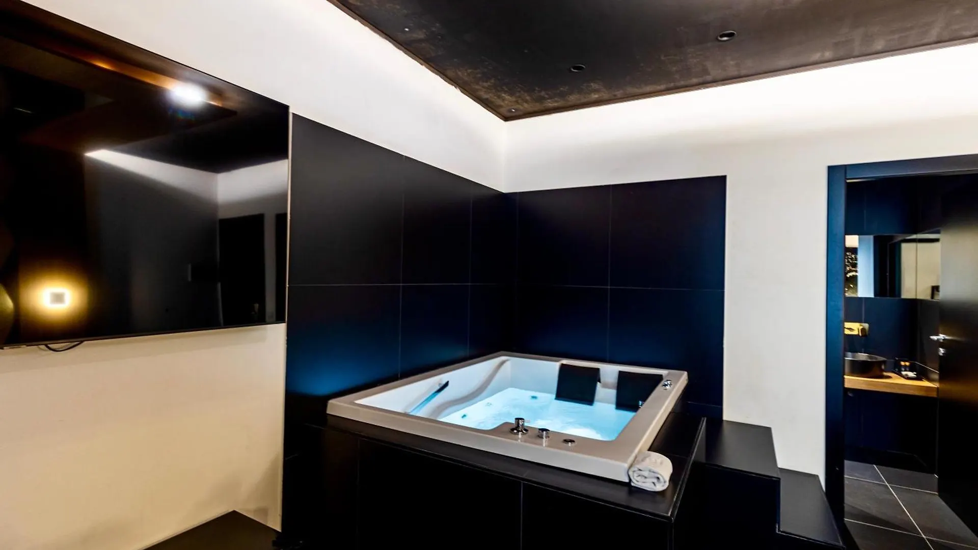 Maximum Hub Suite&Spa Palermo 2*,
